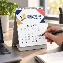 calendario-sobremesa-vertical-wire-o-2027-en-uso.webp